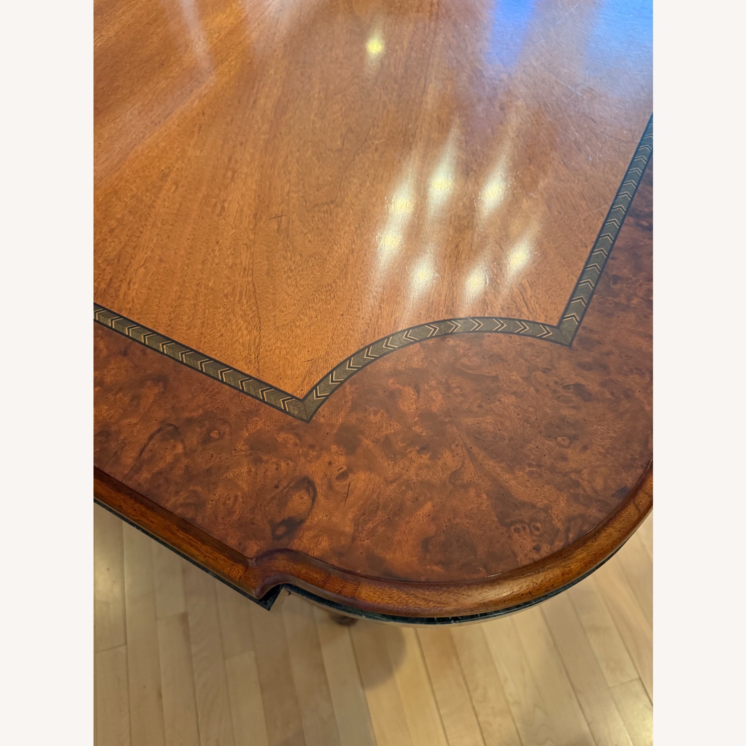 Henderdon Dining Set - image-9