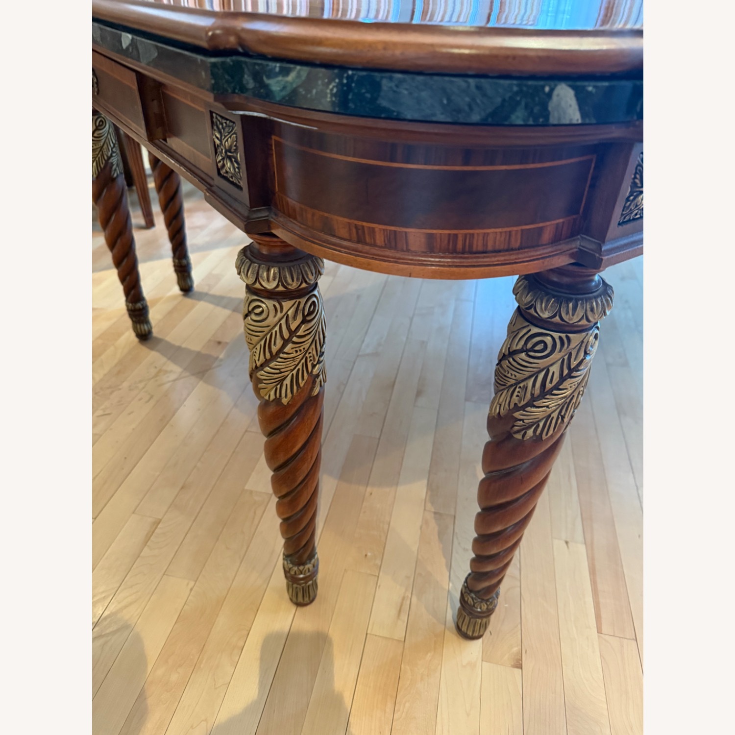 Henderdon Dining Set - image-8