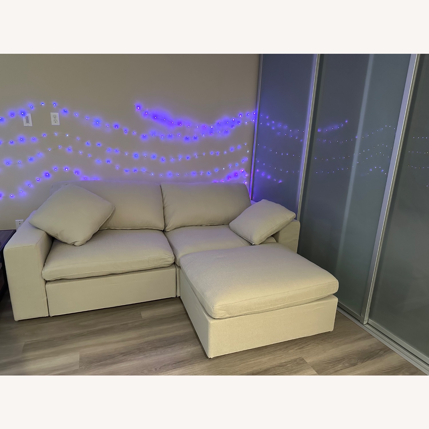 3-Seat Chaise Sectional (Classic) - image-3