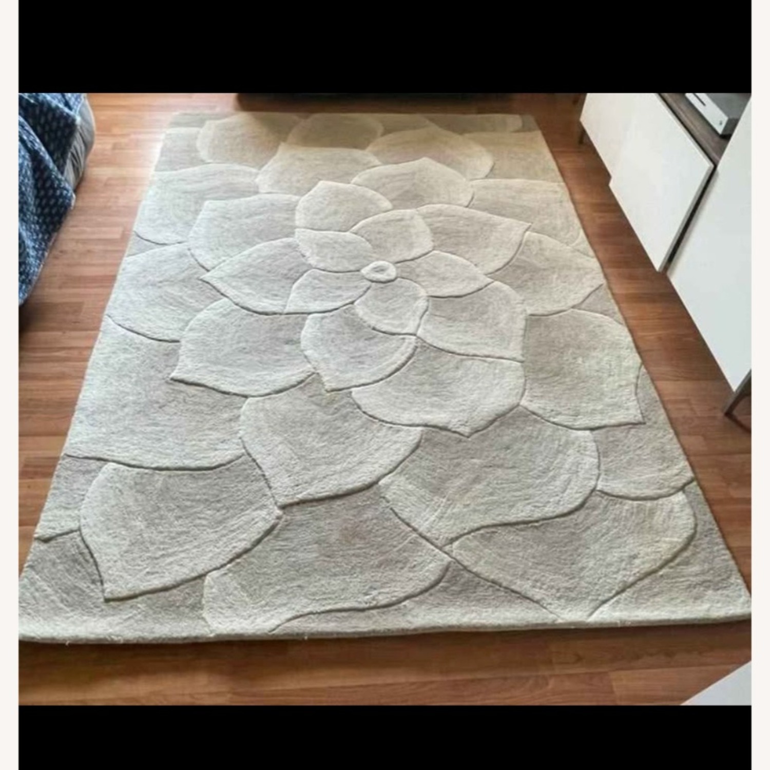 Large Pier One Bloomung Flower Detailed Area Rug 6X9 - image-3