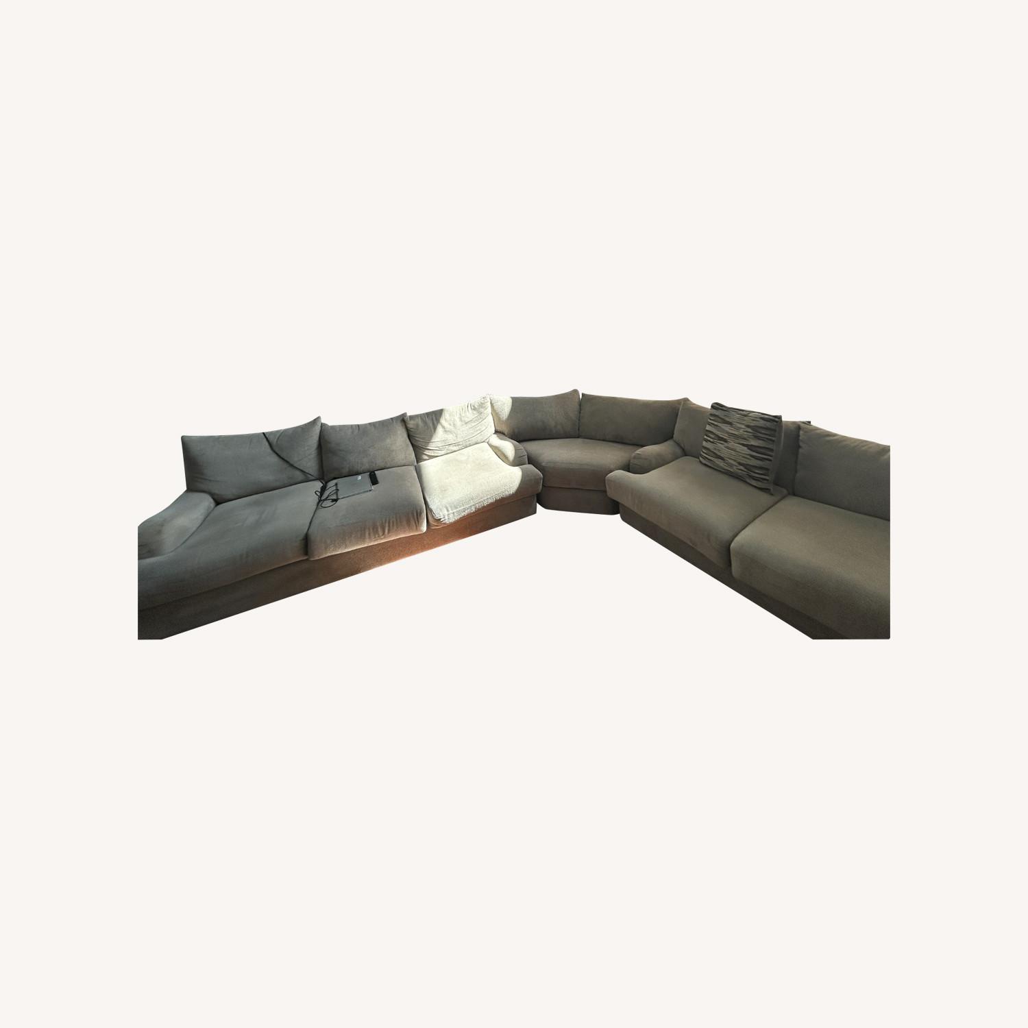 Rooms To Go Gray 6 Piece Sectional - AptDeco