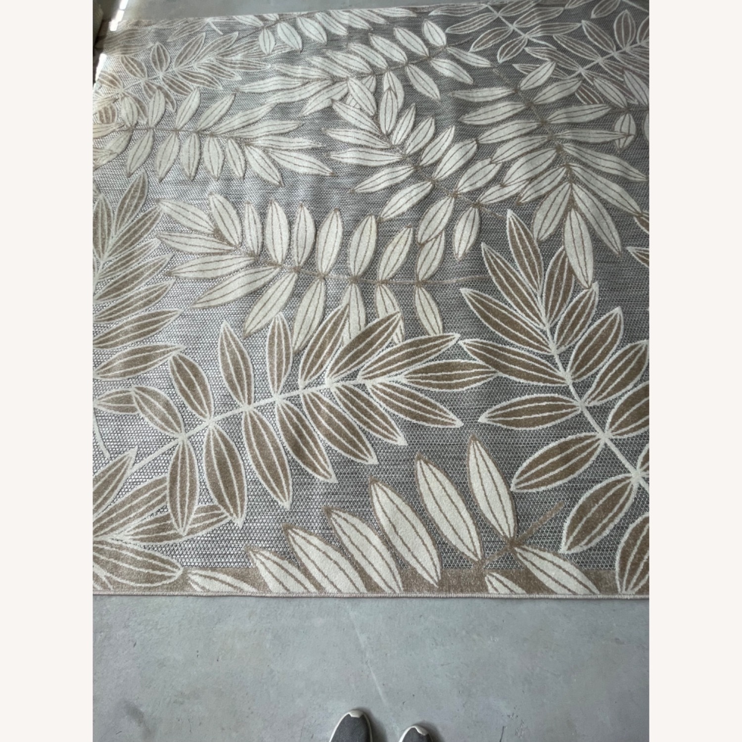 Indoor/Outdoor Fern Pattern Area Rug 9.5X13 - image-1
