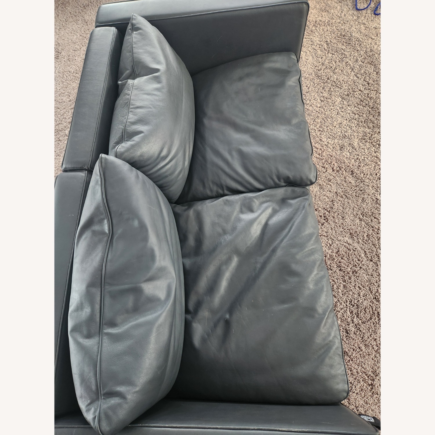 Nienkamper Loveseat - image-5