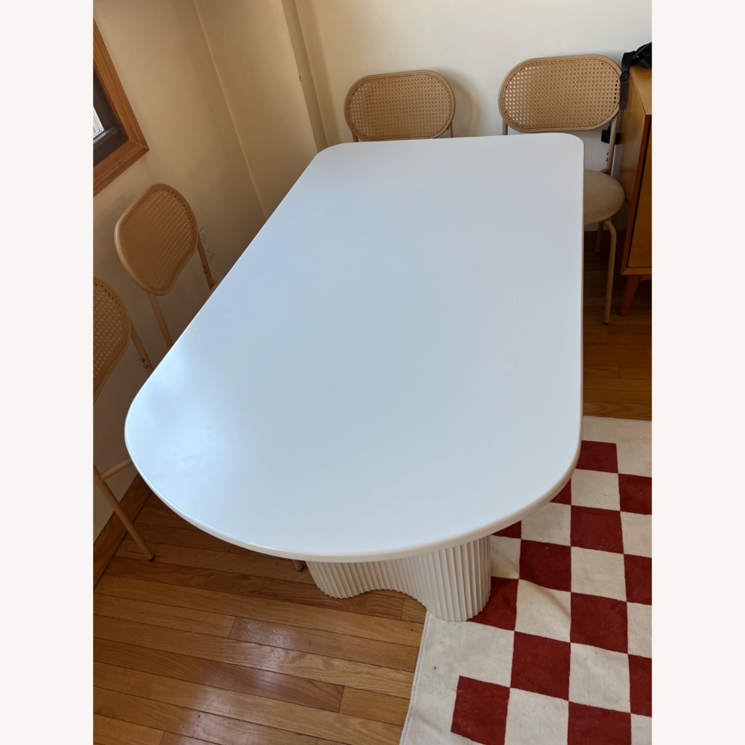 Guyii Modern White Table with 4 Chairs - image-3