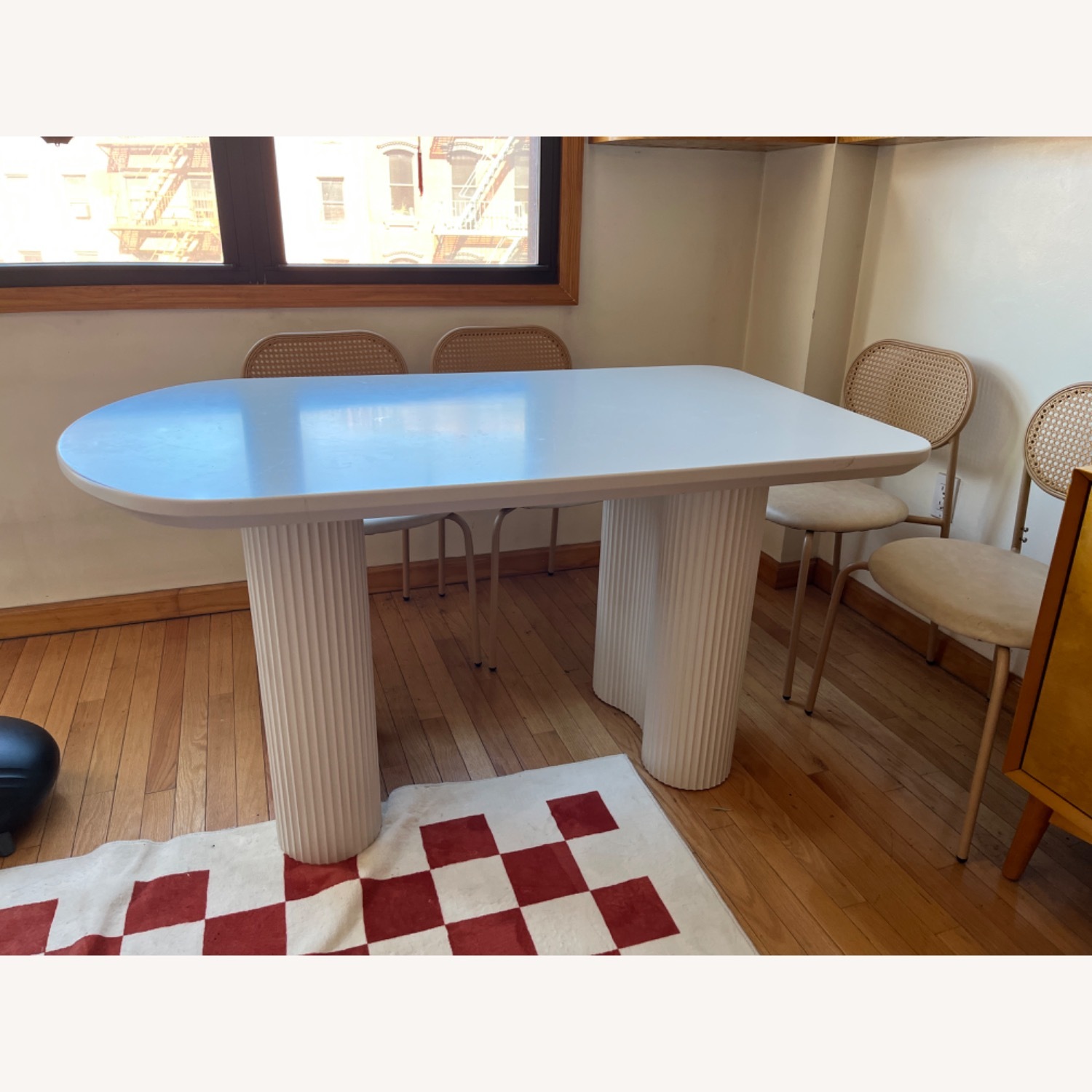 Guyii Modern White Table with 4 Chairs - image-1
