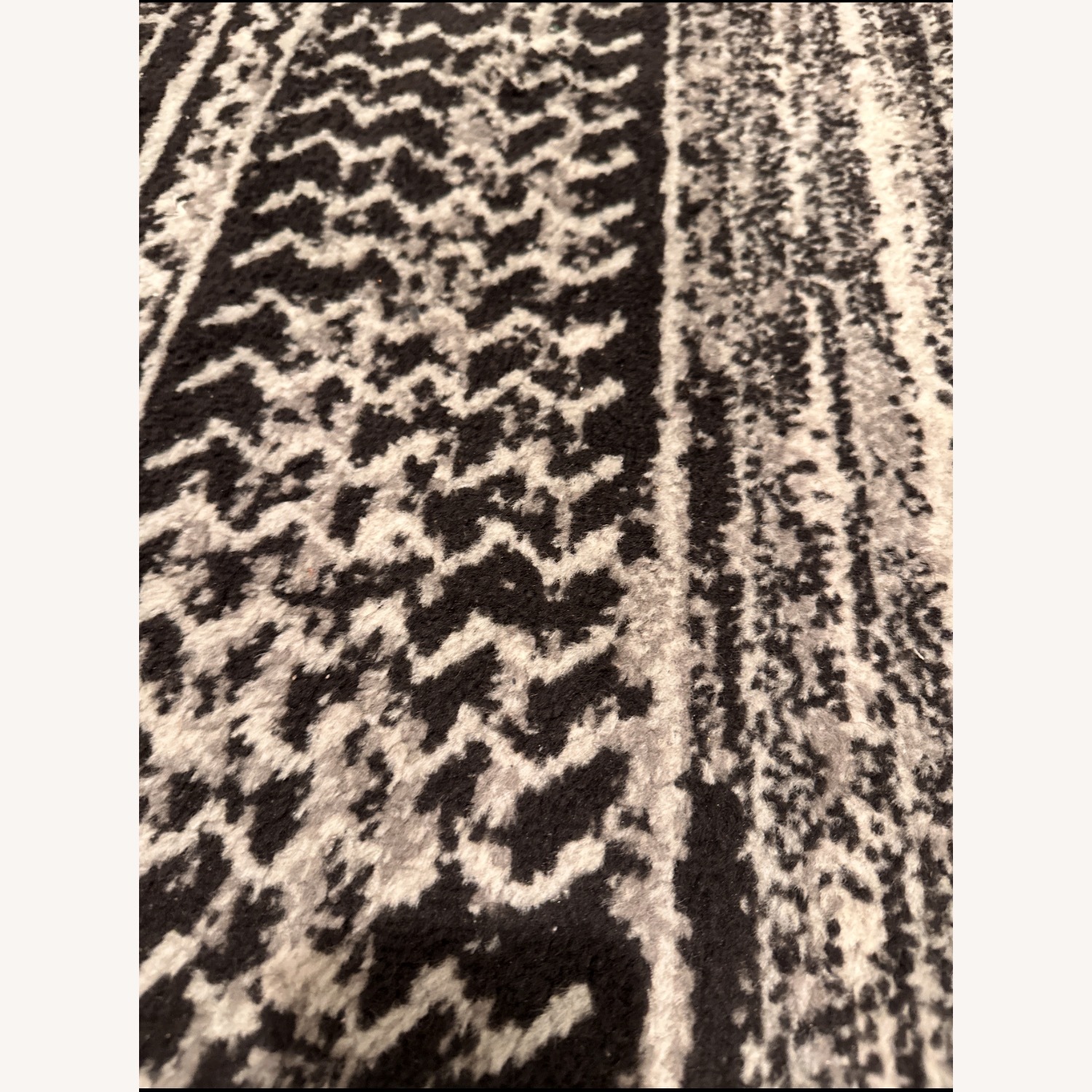 Cazadores Geometric Rug with Pad - image-6