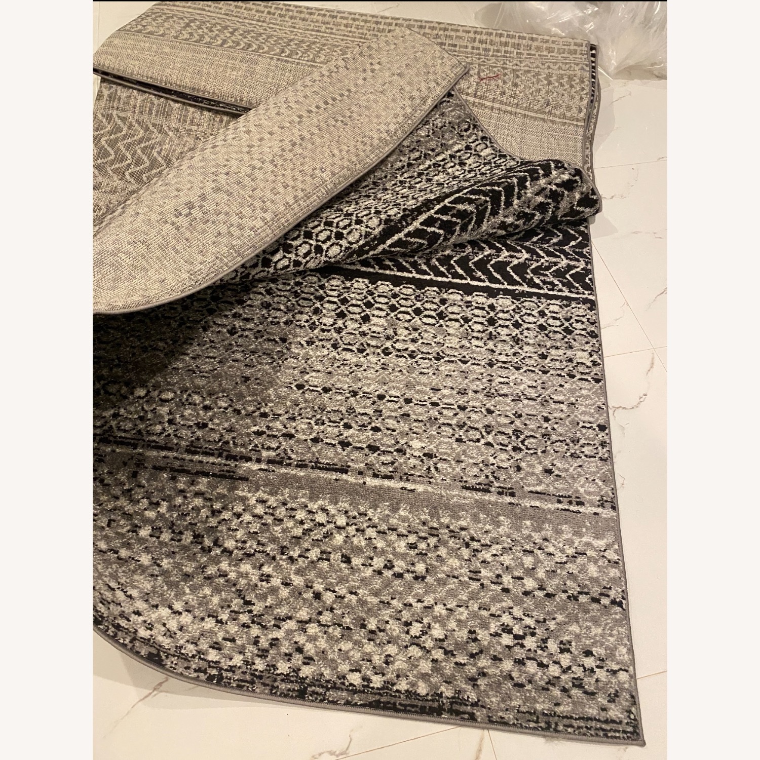 Cazadores Geometric Rug with Pad - image-5