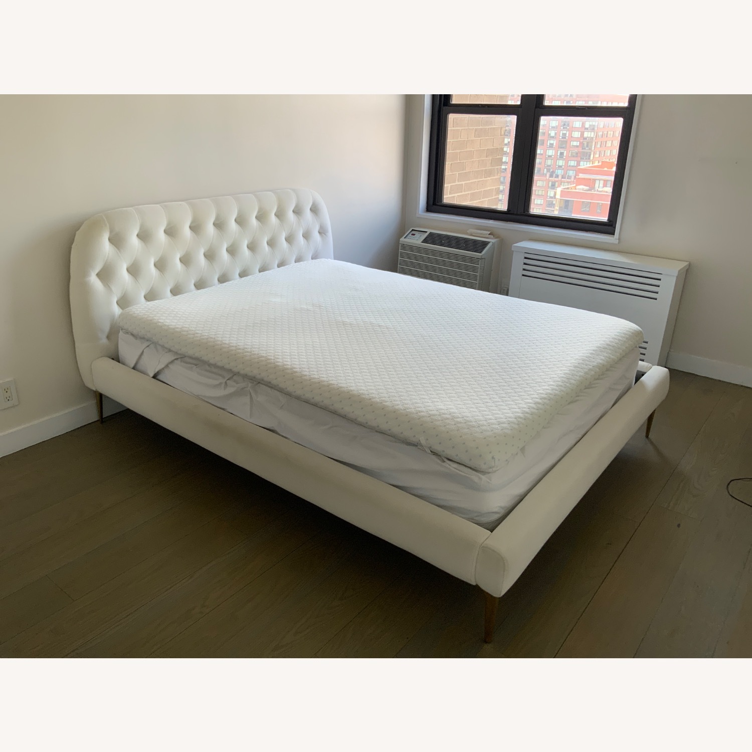 TUFTED VELOUR QUEEN BED - image-2