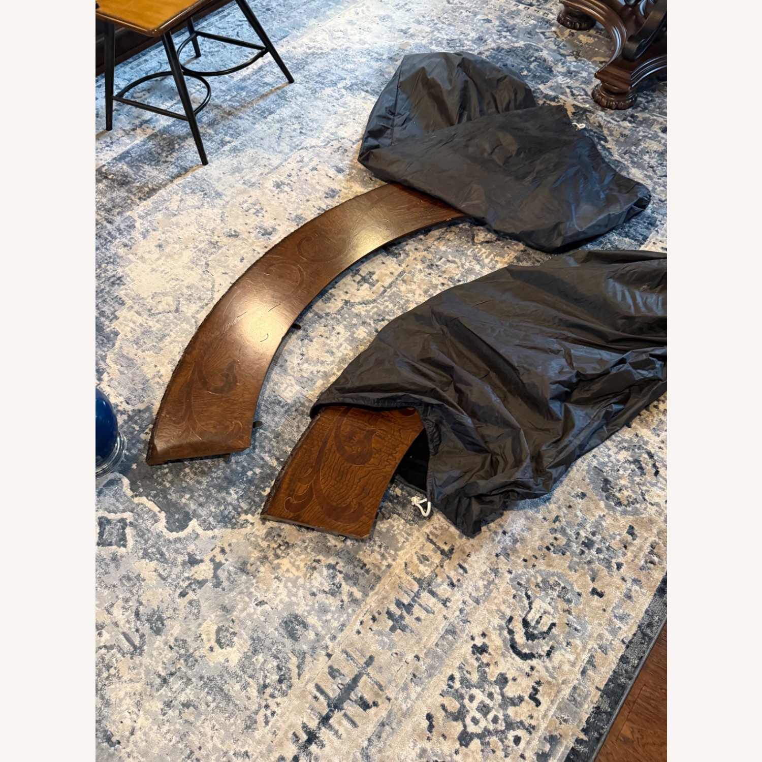 Rare Adjustable 4-8 Person Round Dining Set - image-7