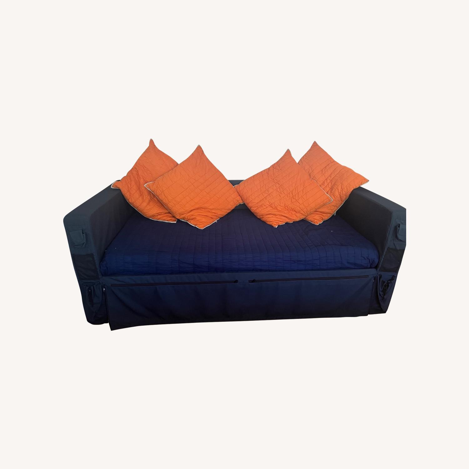 Fun practical Day Bed - image-0