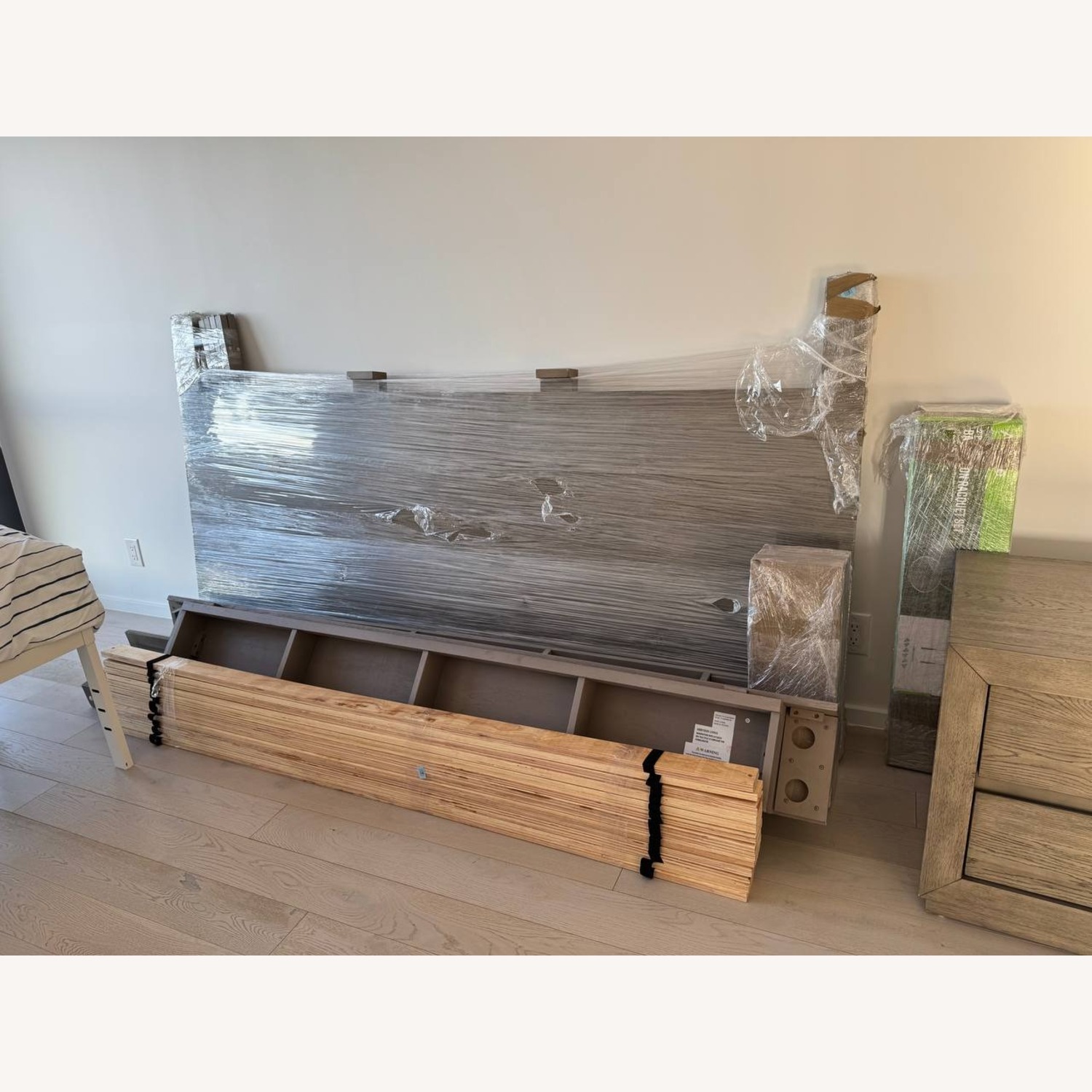 Kalise Solid Wood Platform Bed King Size - image-1