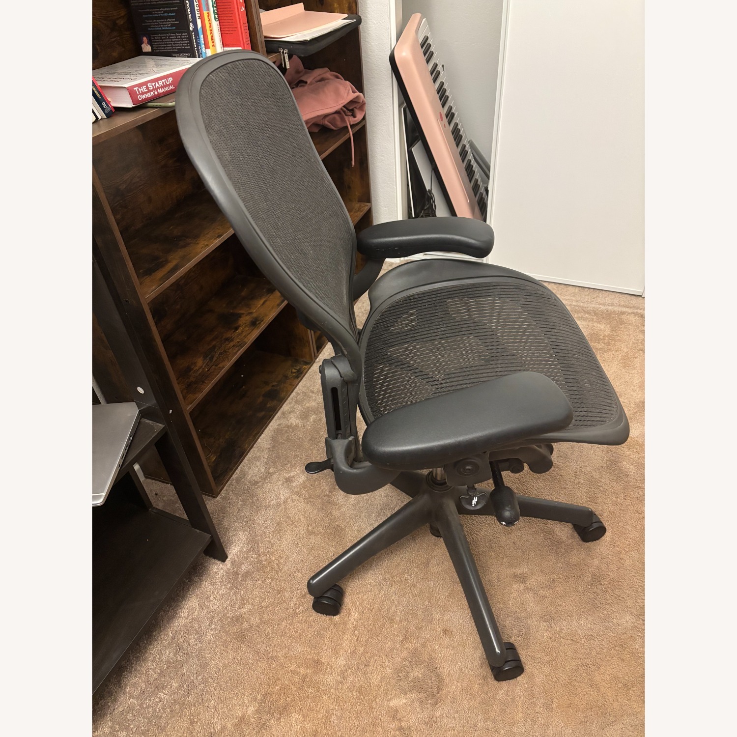 Herman Miller Aeron Chair Size B  - image-1