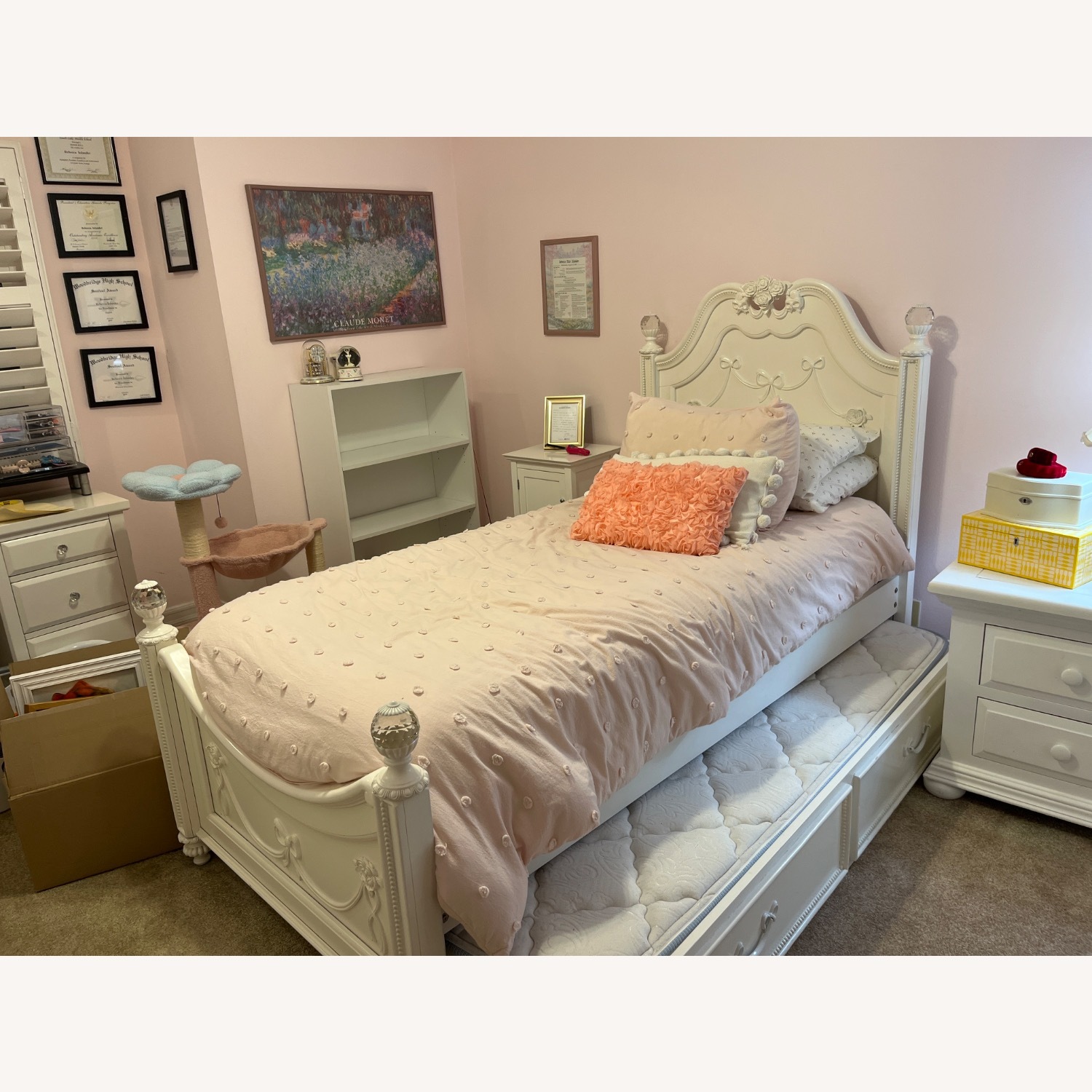 Rooms To Go Disney Princess Wooden Twin Bed - image-2