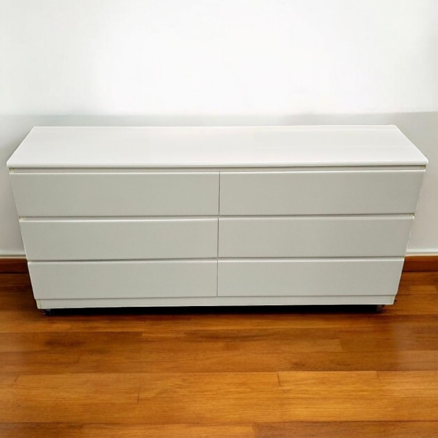 Lacquer Craft White Lacquer Dresser 6 Drawers - image-0