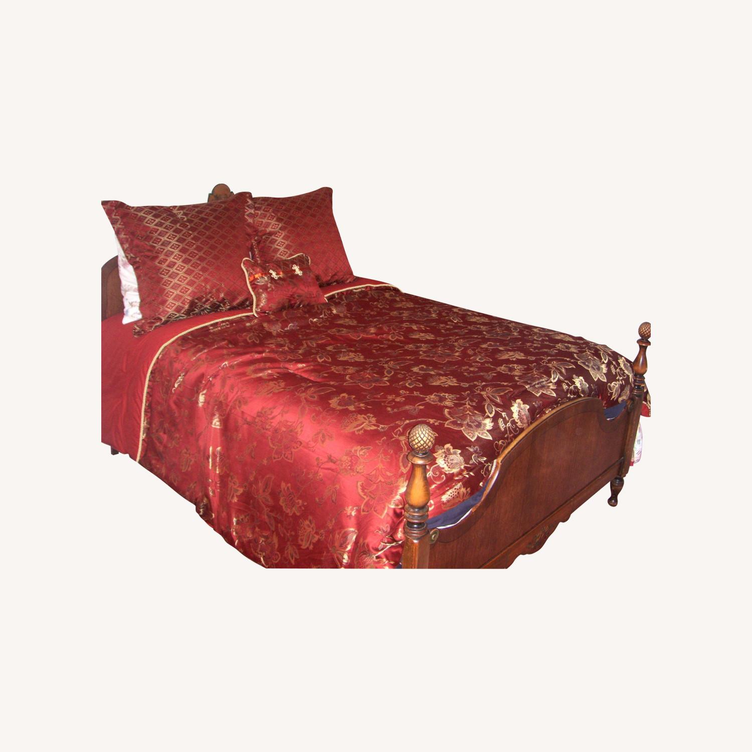 Amercian Furniture Classics Queen Bed Antique - image-0