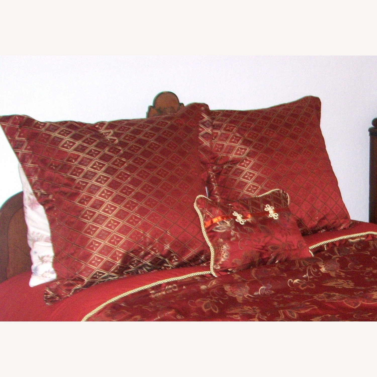 Amercian Furniture Classics Queen Bed Antique - image-3