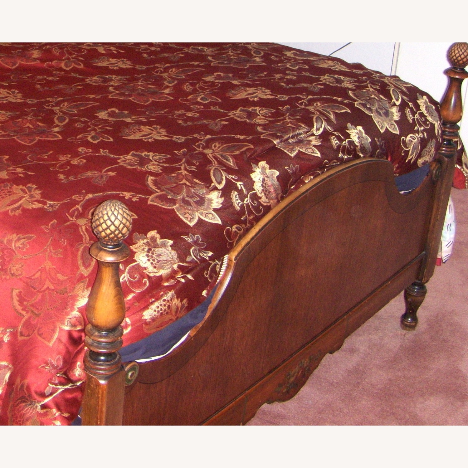 Amercian Furniture Classics Queen Bed Antique - image-2