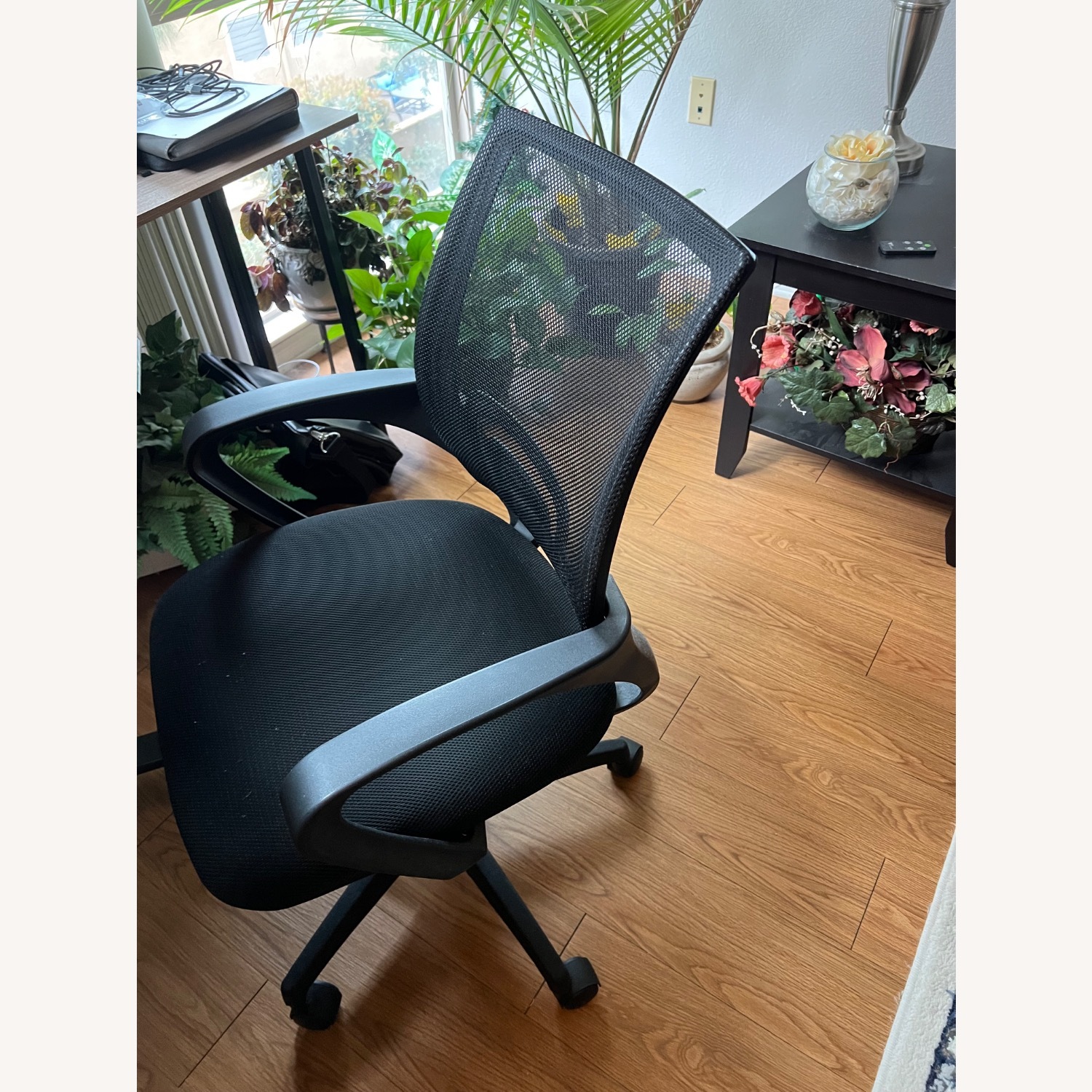 Modern Black Ergonomic Office Chair with Wheels - image-2