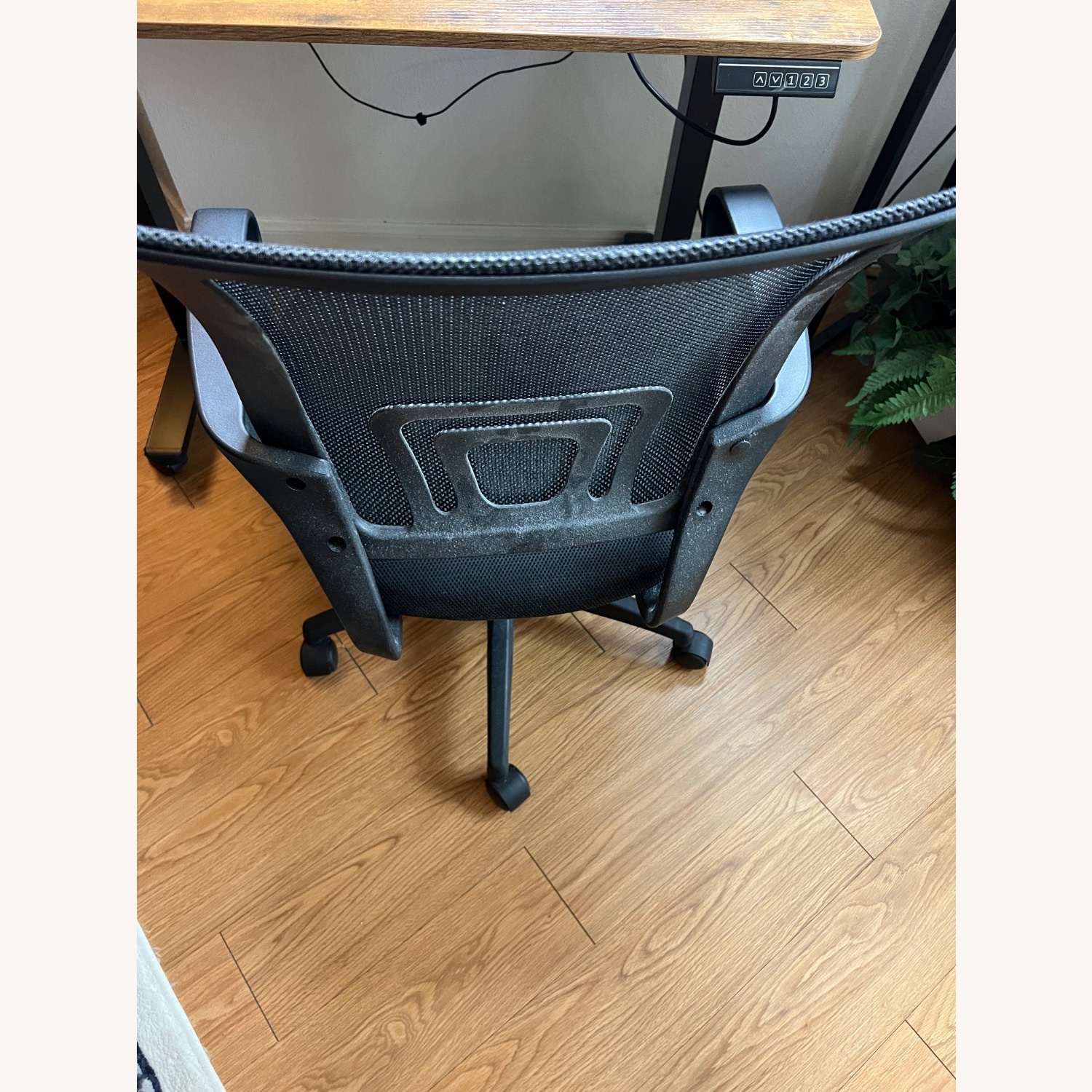 Modern Black Ergonomic Office Chair with Wheels - image-1