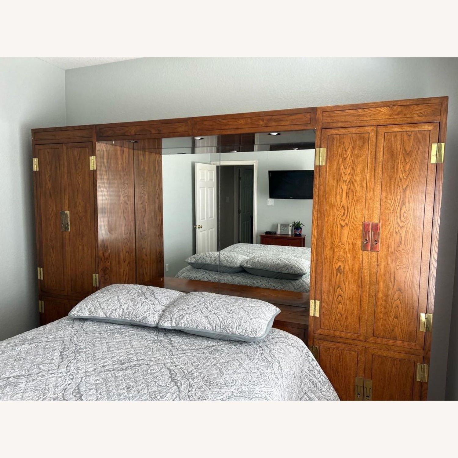 Henredon Walnut Queen Bridge Bed - image-0