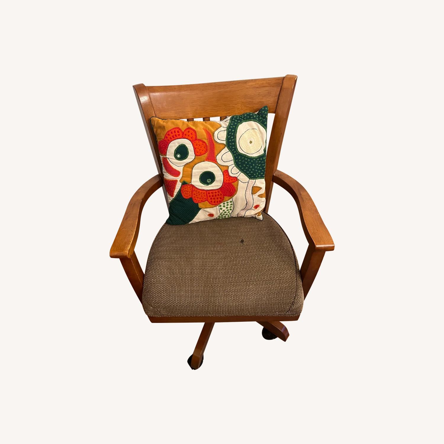 Vintage Chair - image-0
