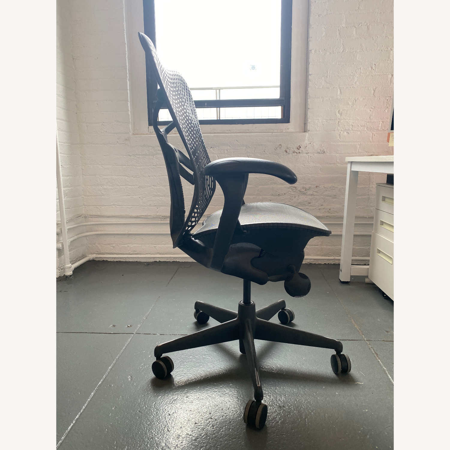 Herman Miller Aeron Chair - image-2
