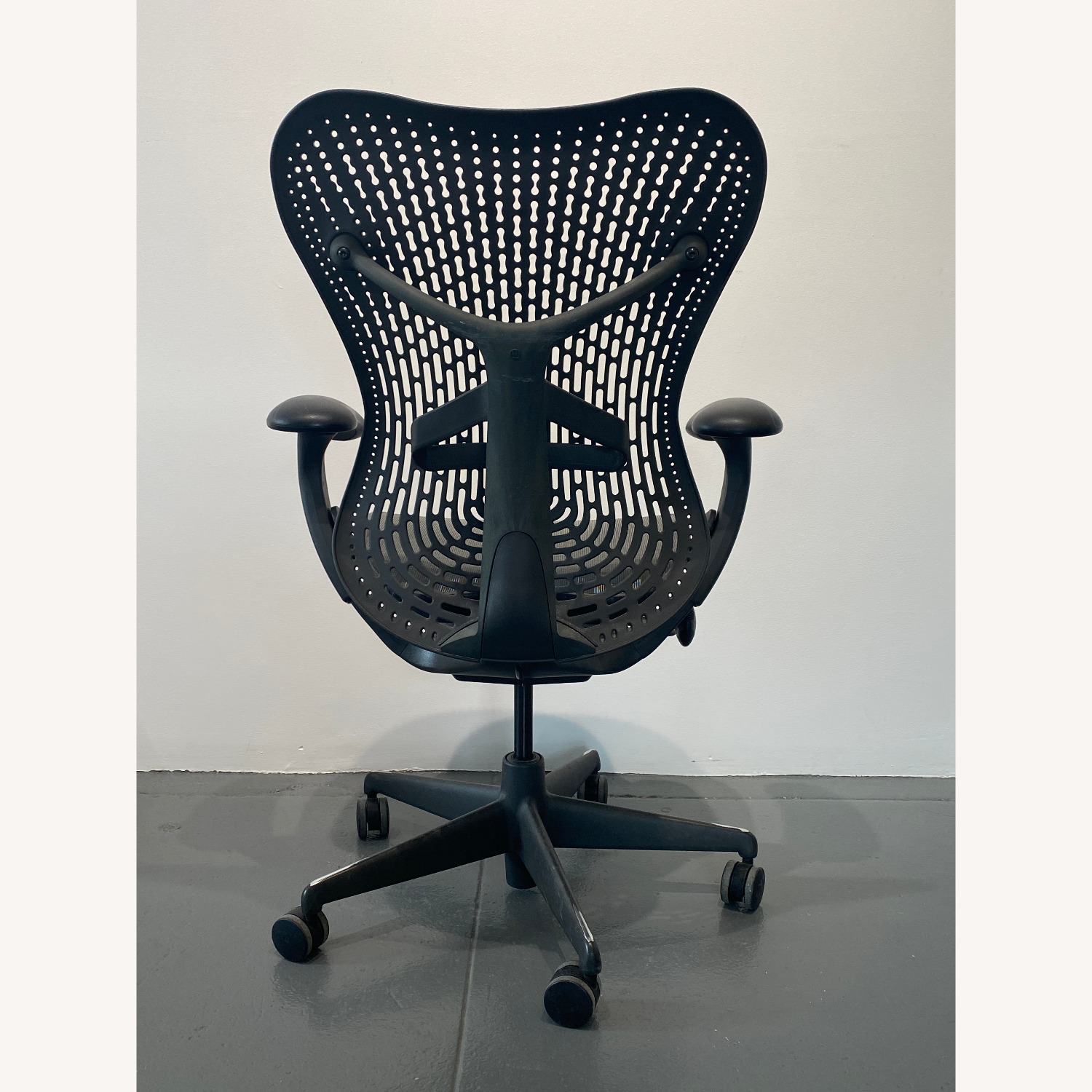 Herman Miller Aeron Chair - image-6