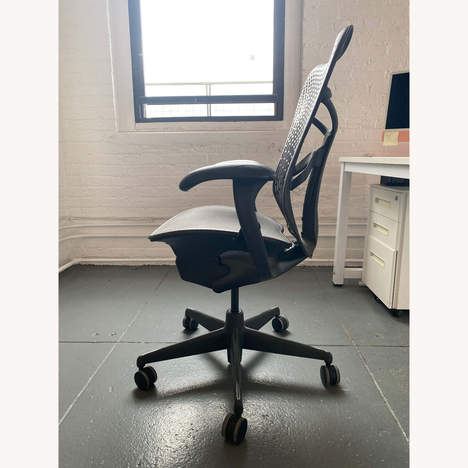 Herman Miller Aeron Chair - image-3