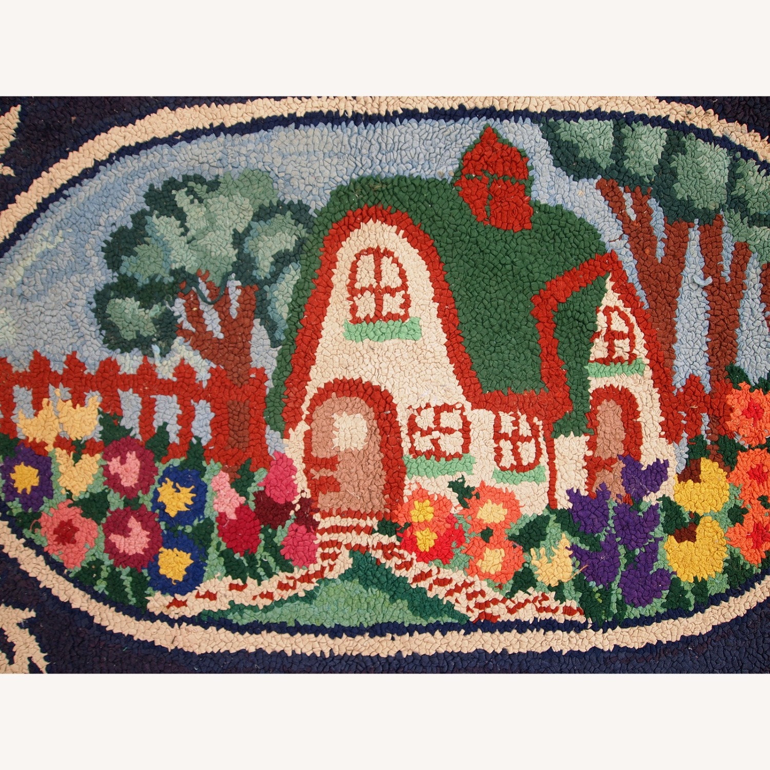 Handmade Antique American Hooked Rug - image-4