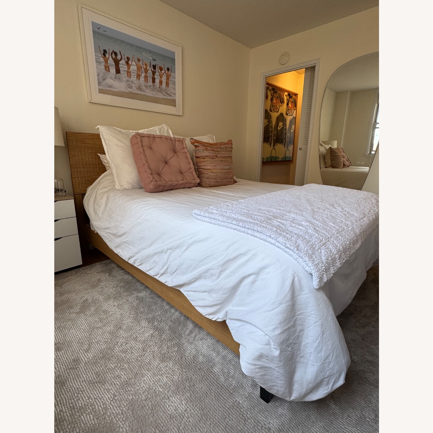 Davari Solid Wood Queen Platform Bed - image-2