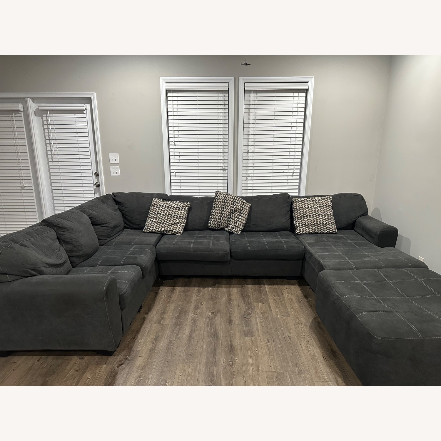 2PC Sectional - image-1