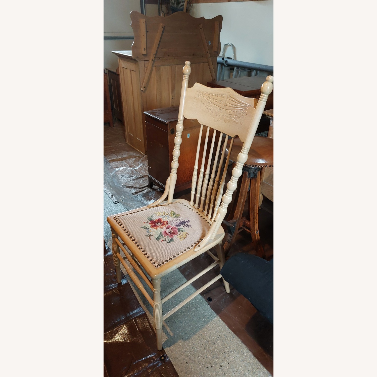Dining Room Table W 4 Chairs  - image-4
