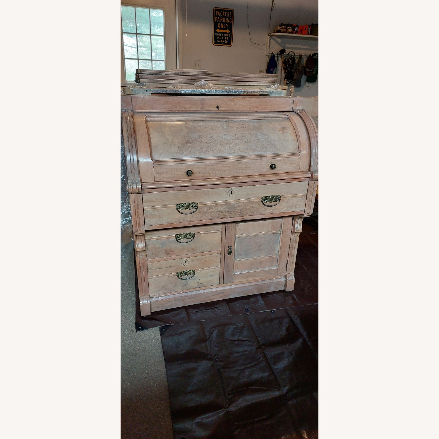 Desk W Hutch - image-1