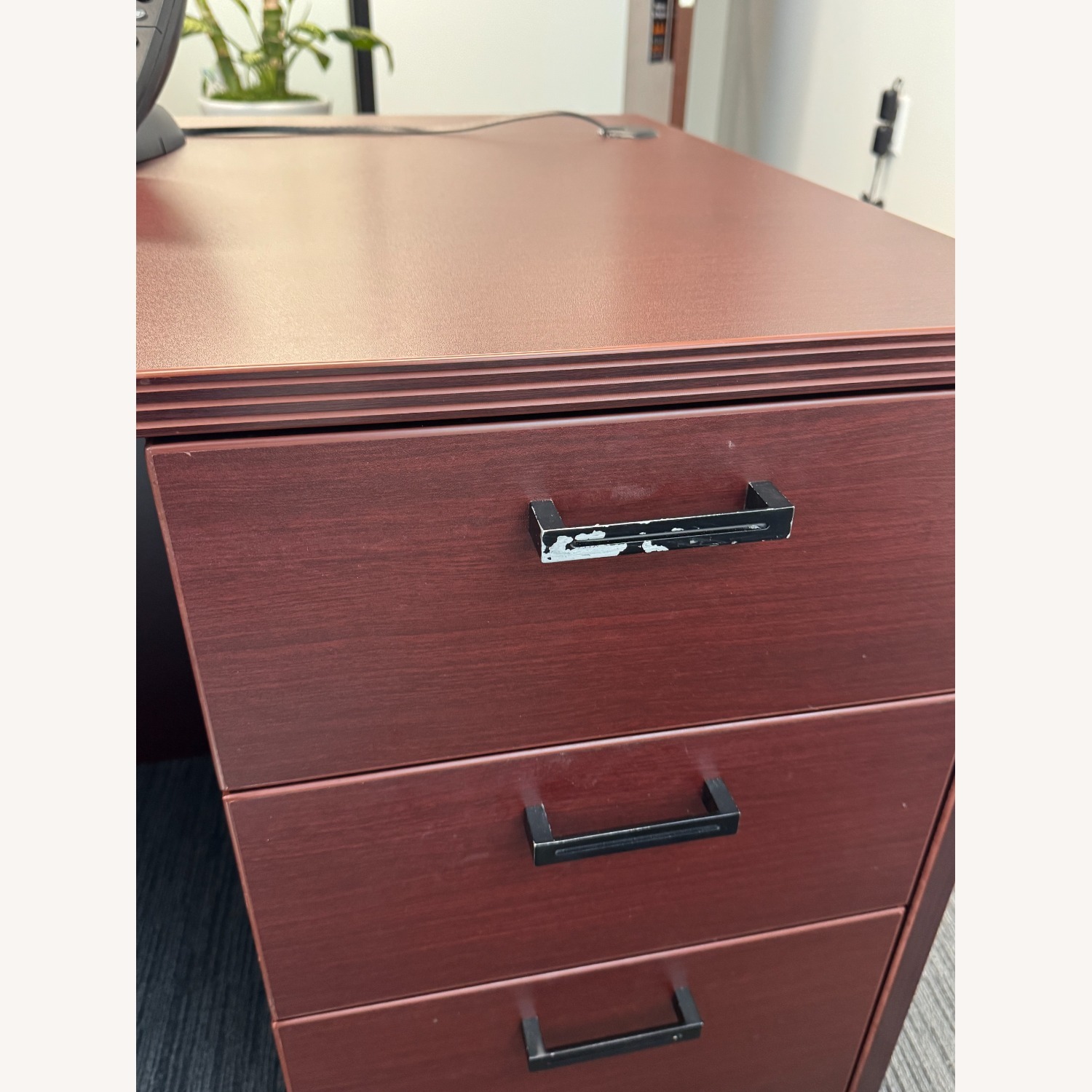 HON Office L Shaped Desk - image-4