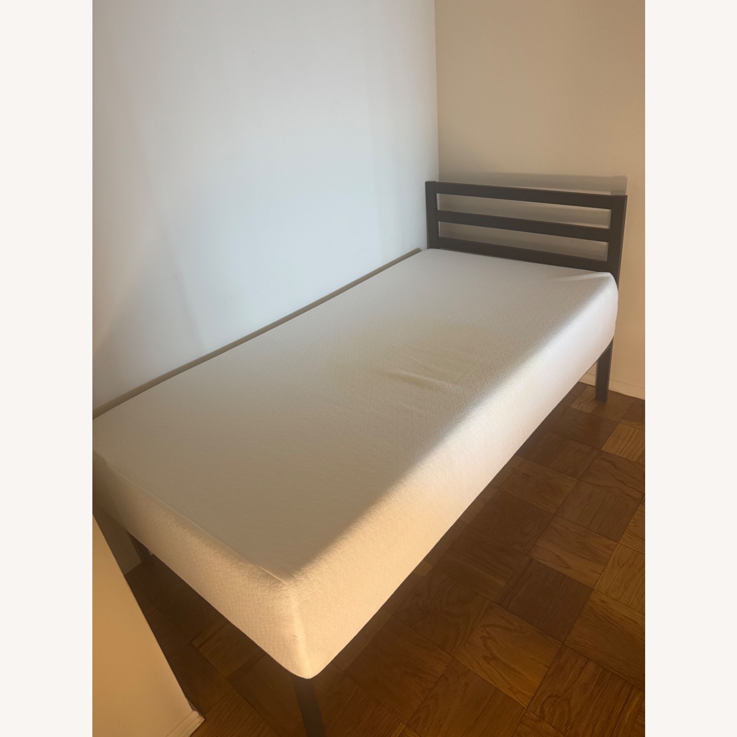 Twin Bedframe with Headboard - image-0