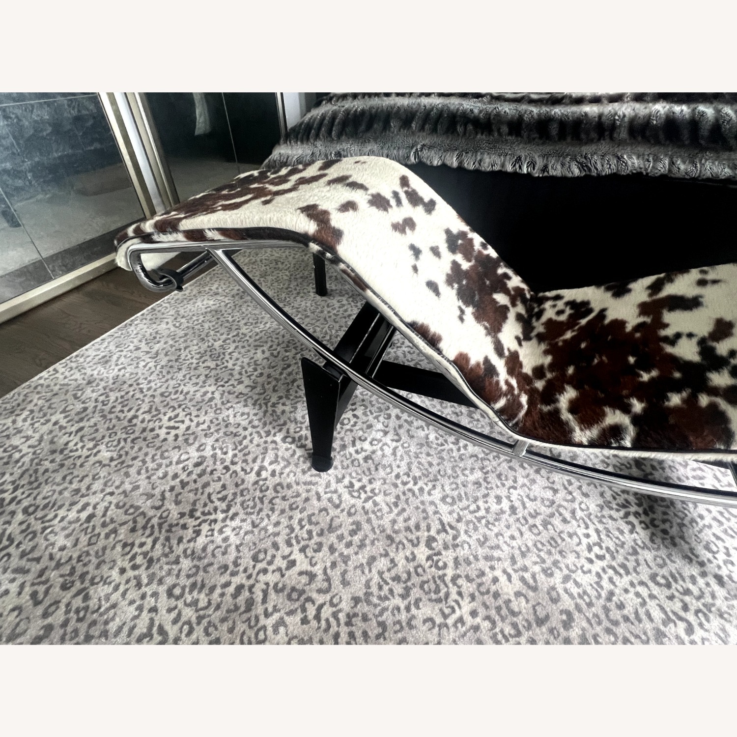 Le Corbusier Lc4 Cowhide Pony Lounge by Cassina - image-4