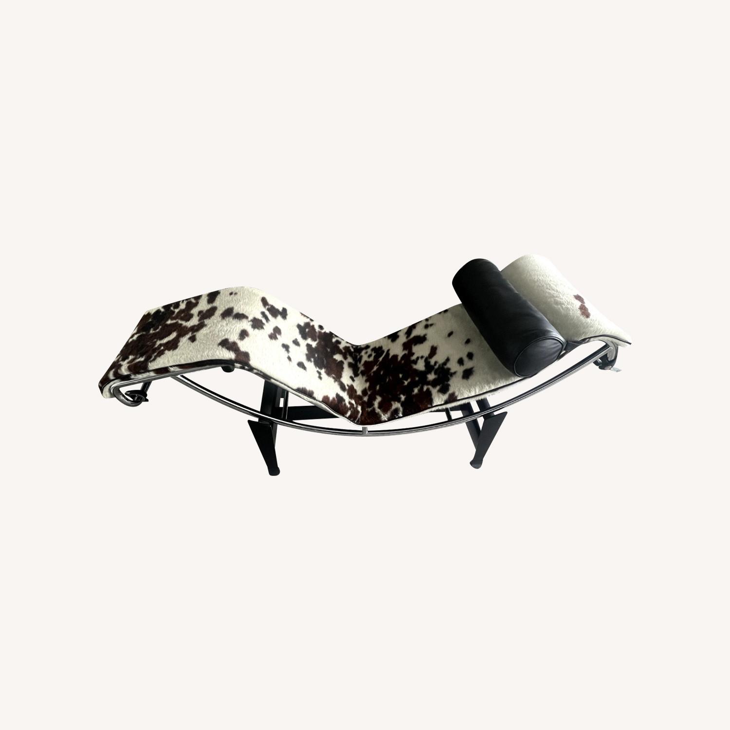 Le Corbusier Lc4 Cowhide Pony Lounge by Cassina - image-0