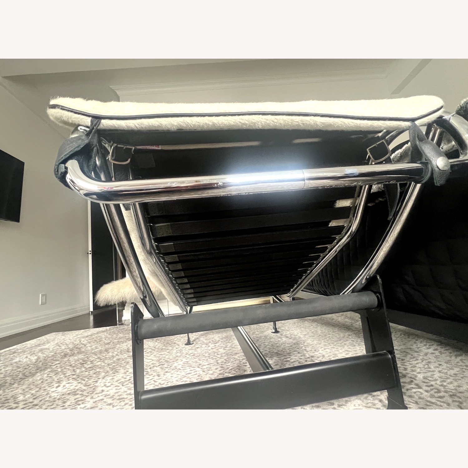 Le Corbusier Lc4 Cowhide Pony Lounge by Cassina - image-5