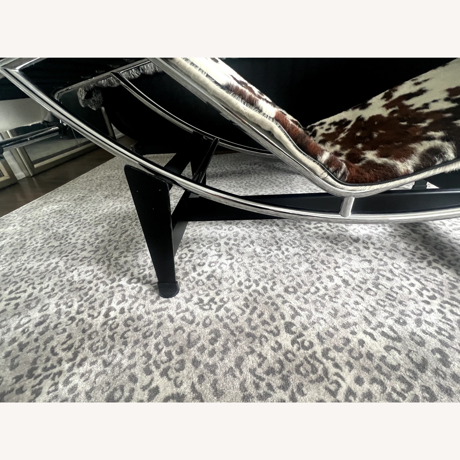 Le Corbusier Lc4 Cowhide Pony Lounge by Cassina - image-2