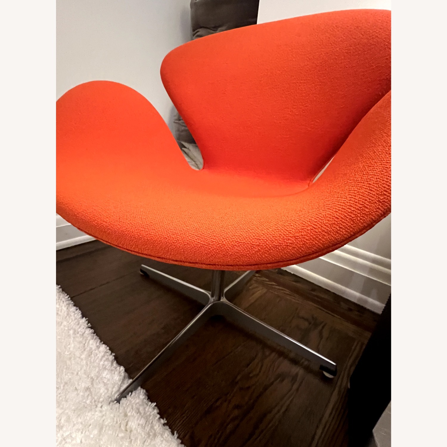 Jacobson Style Swan Chairs 2 by Modern Classics - image-3