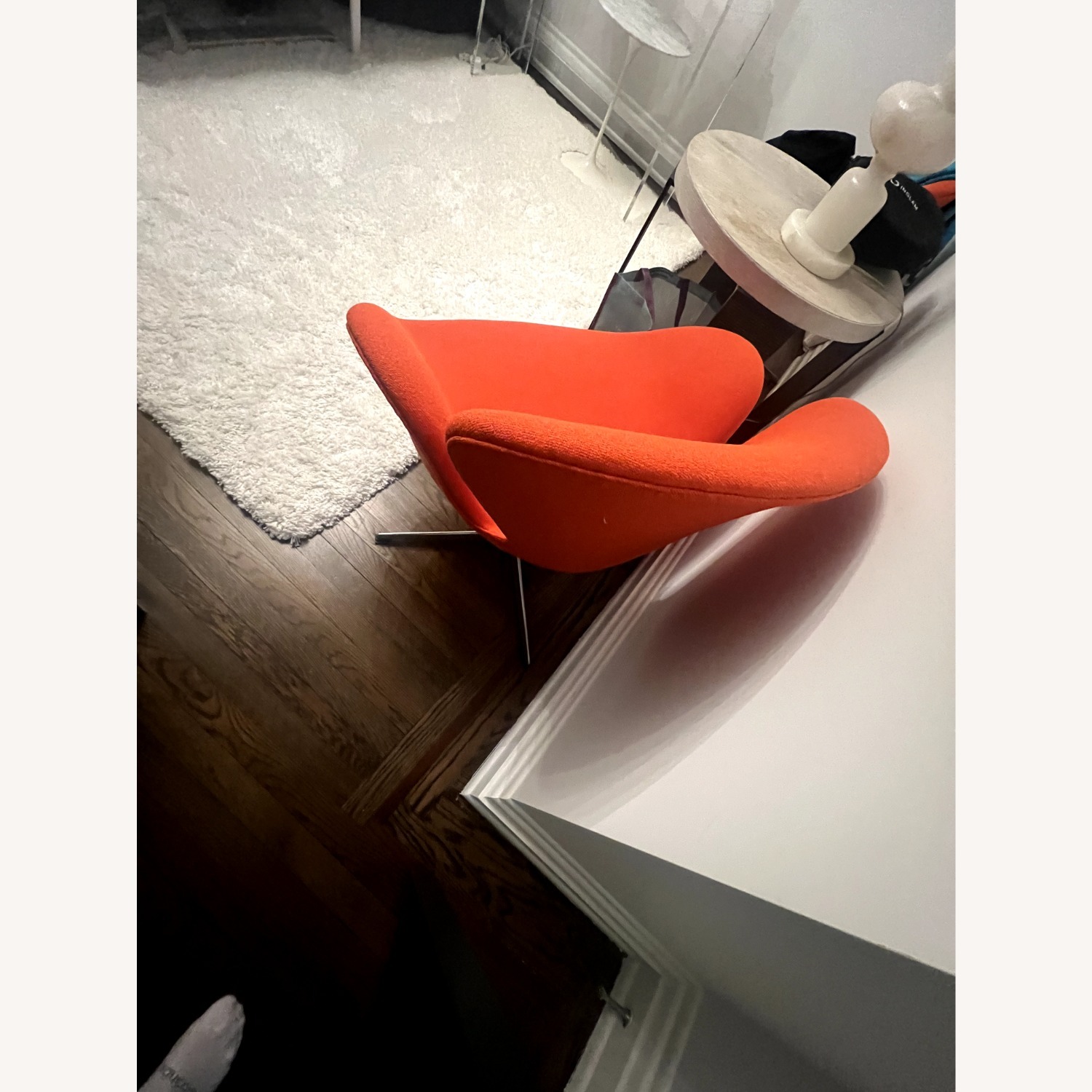 Jacobson Style Swan Chairs 2 by Modern Classics - image-5