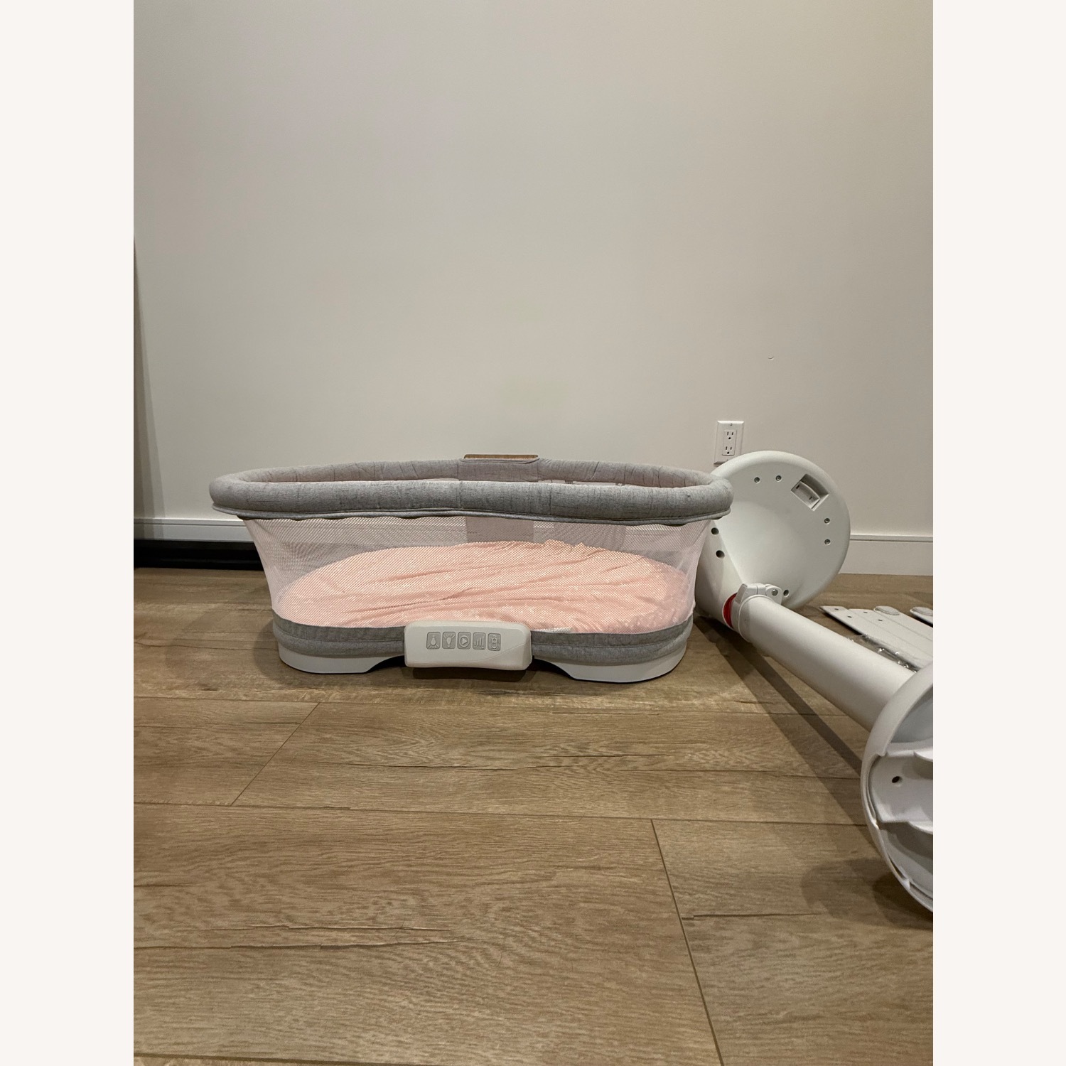 Halo BassiNest Luxe Swivel Sleeper - image-2