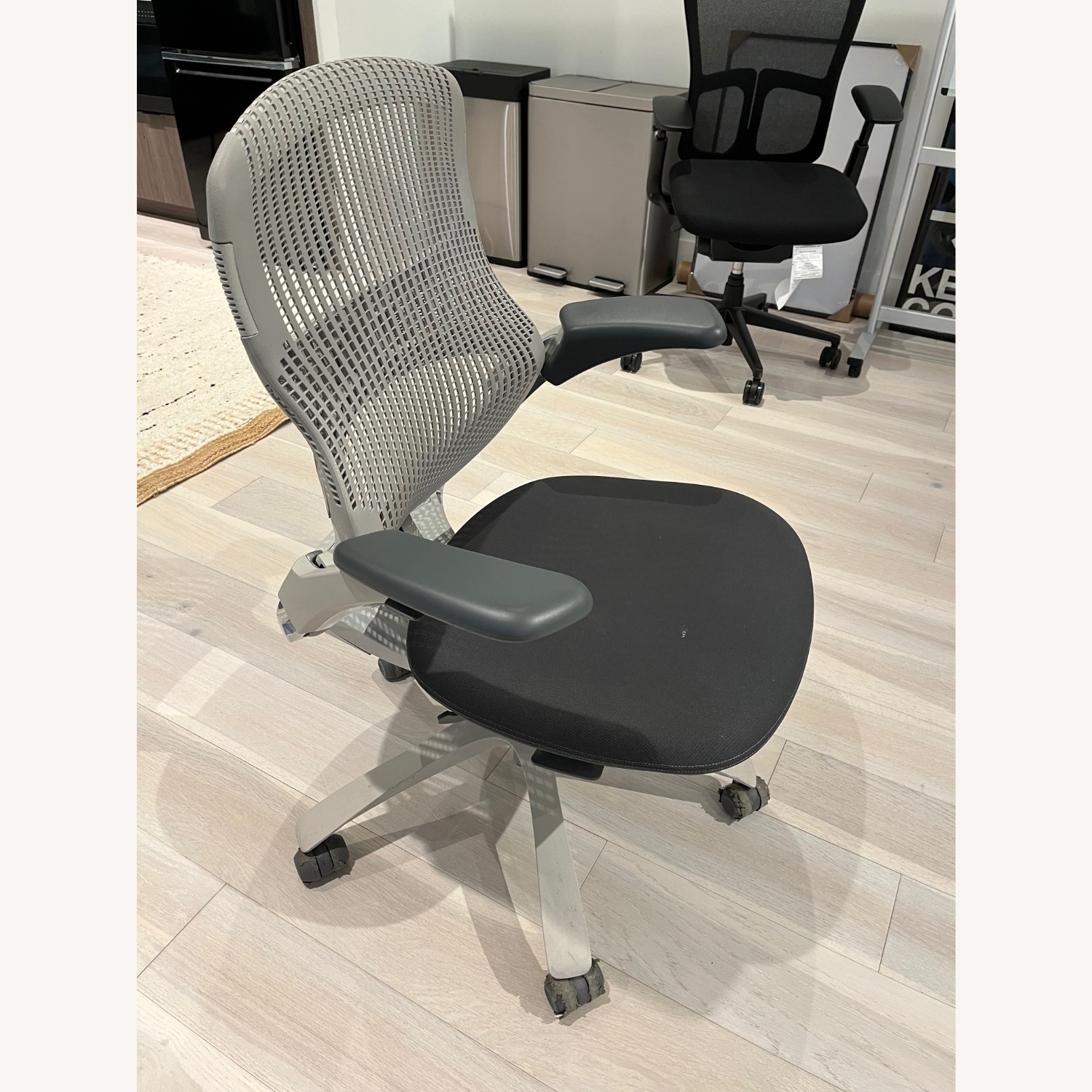 Knoll Generation Office Chair - Good Condition - image-2