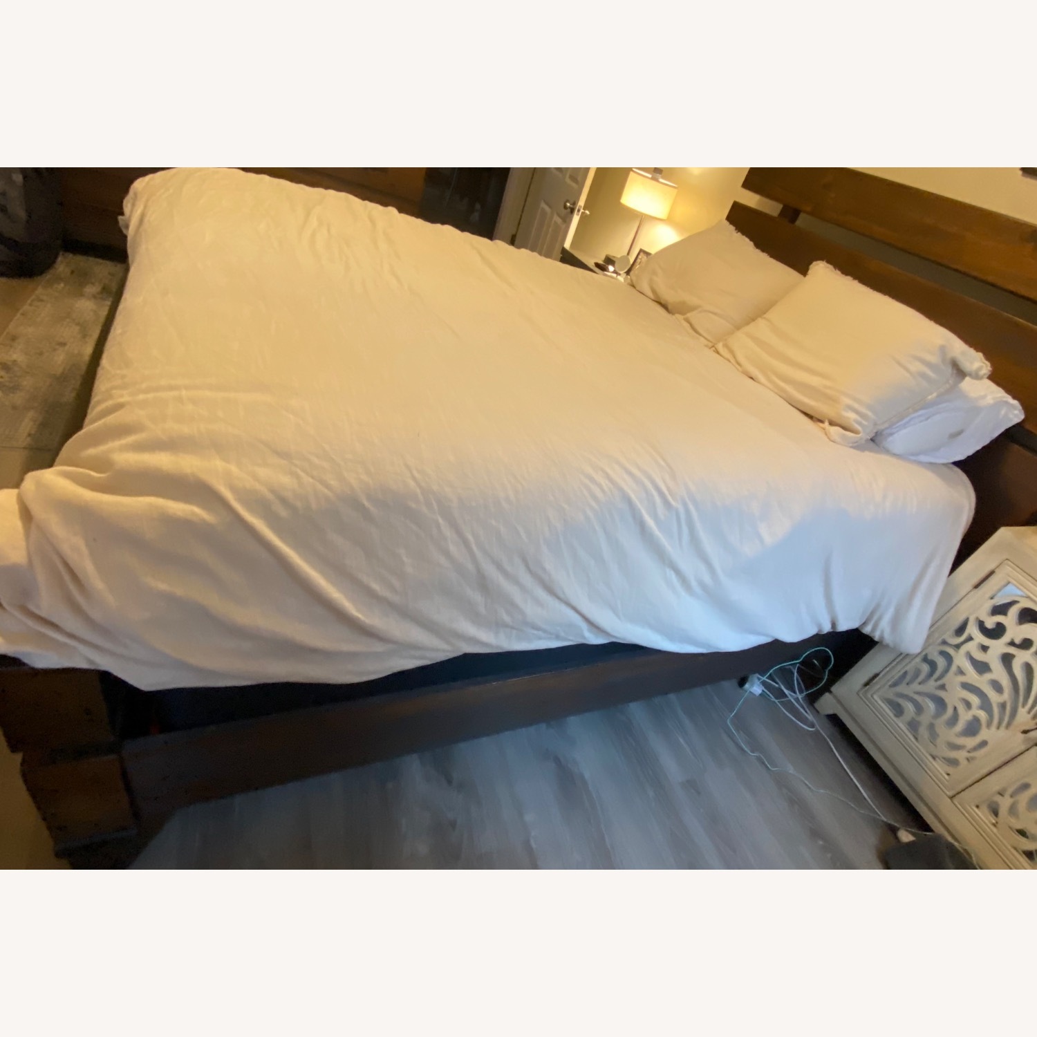 Austin Group Queen Silo Bed - image-2