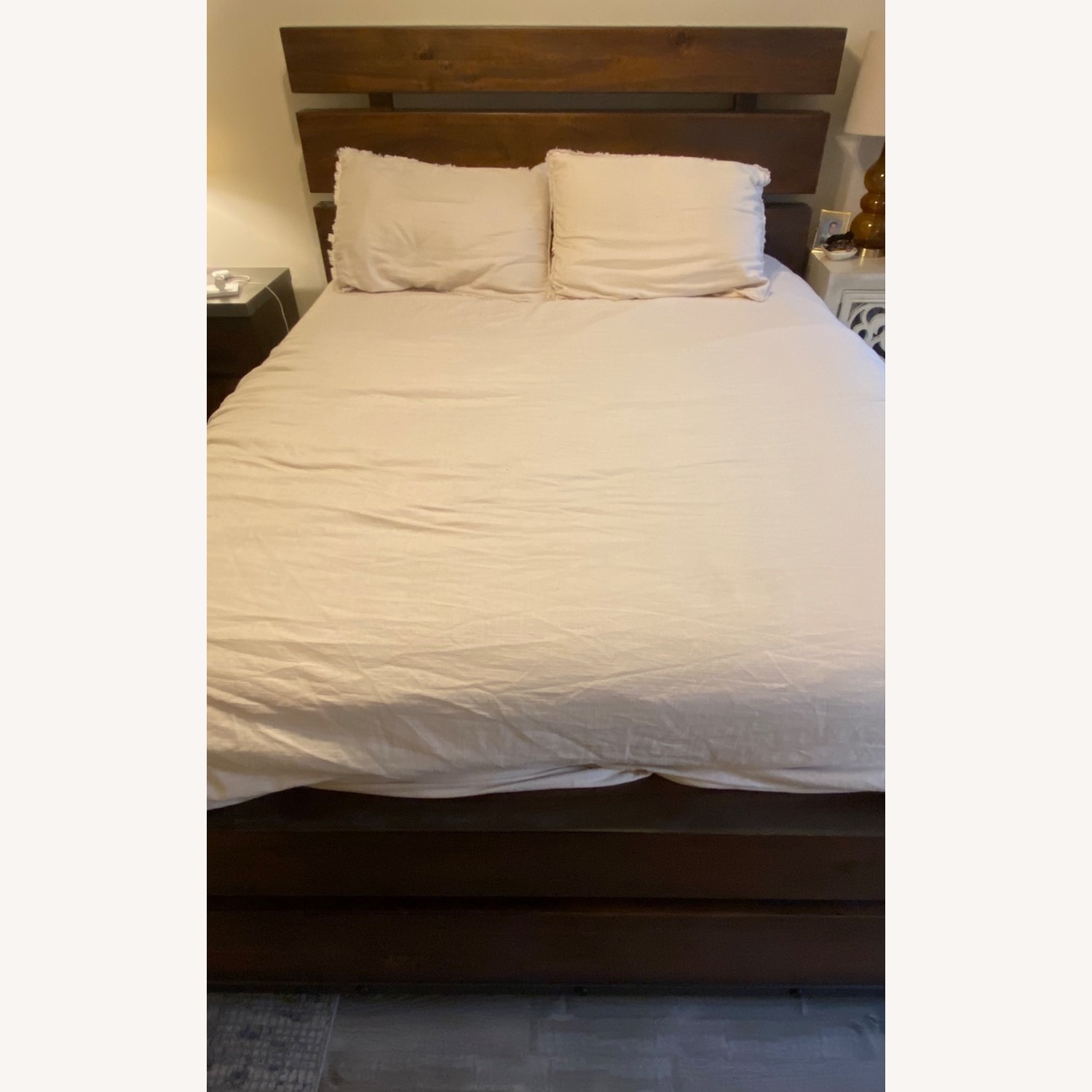 Austin Group Queen Silo Bed - image-3