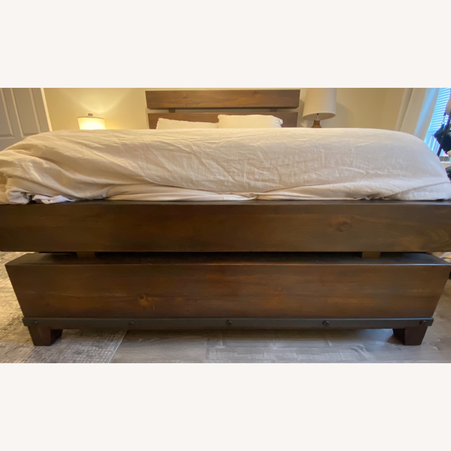 Austin Group Queen Silo Bed - image-4