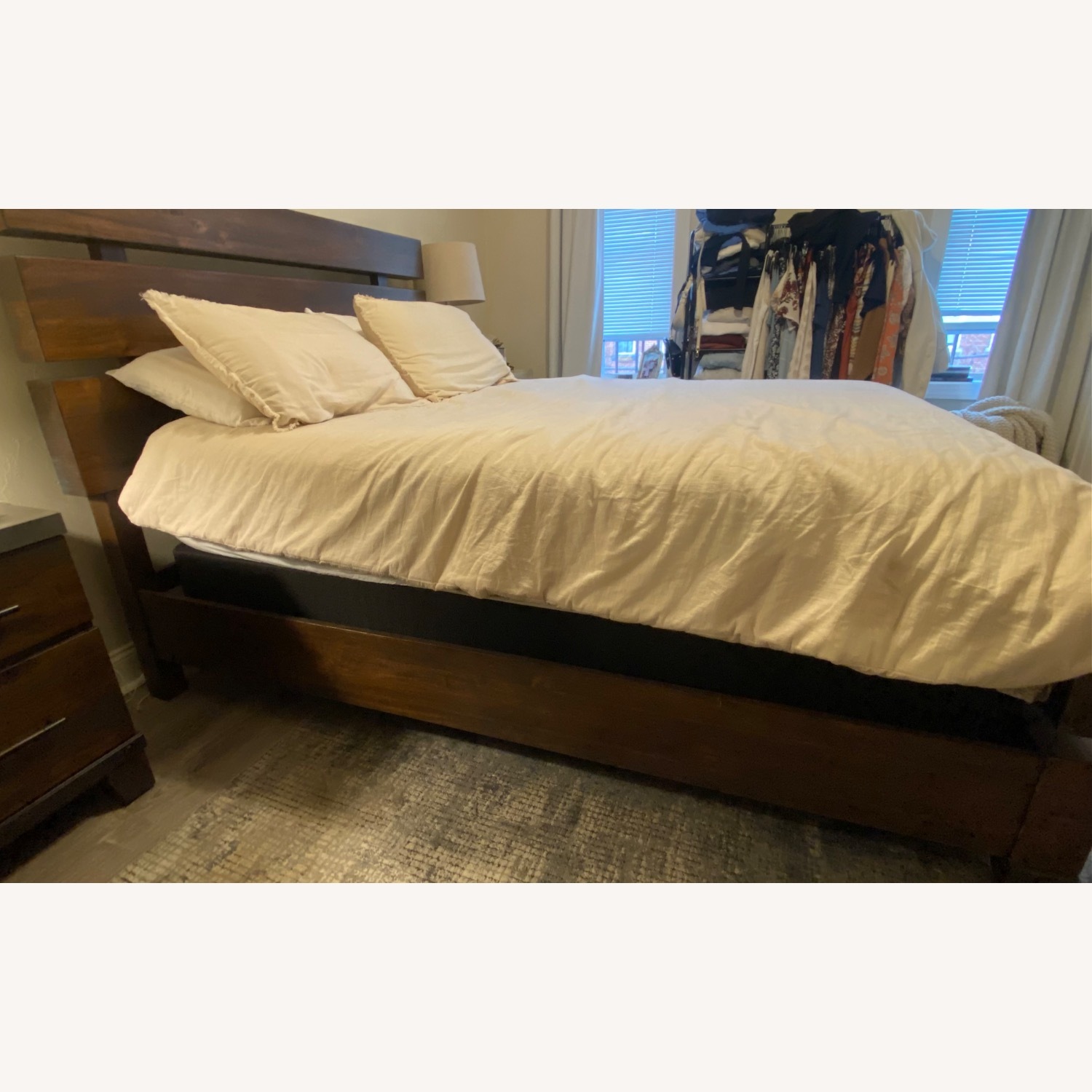 Austin Group Queen Silo Bed - image-1