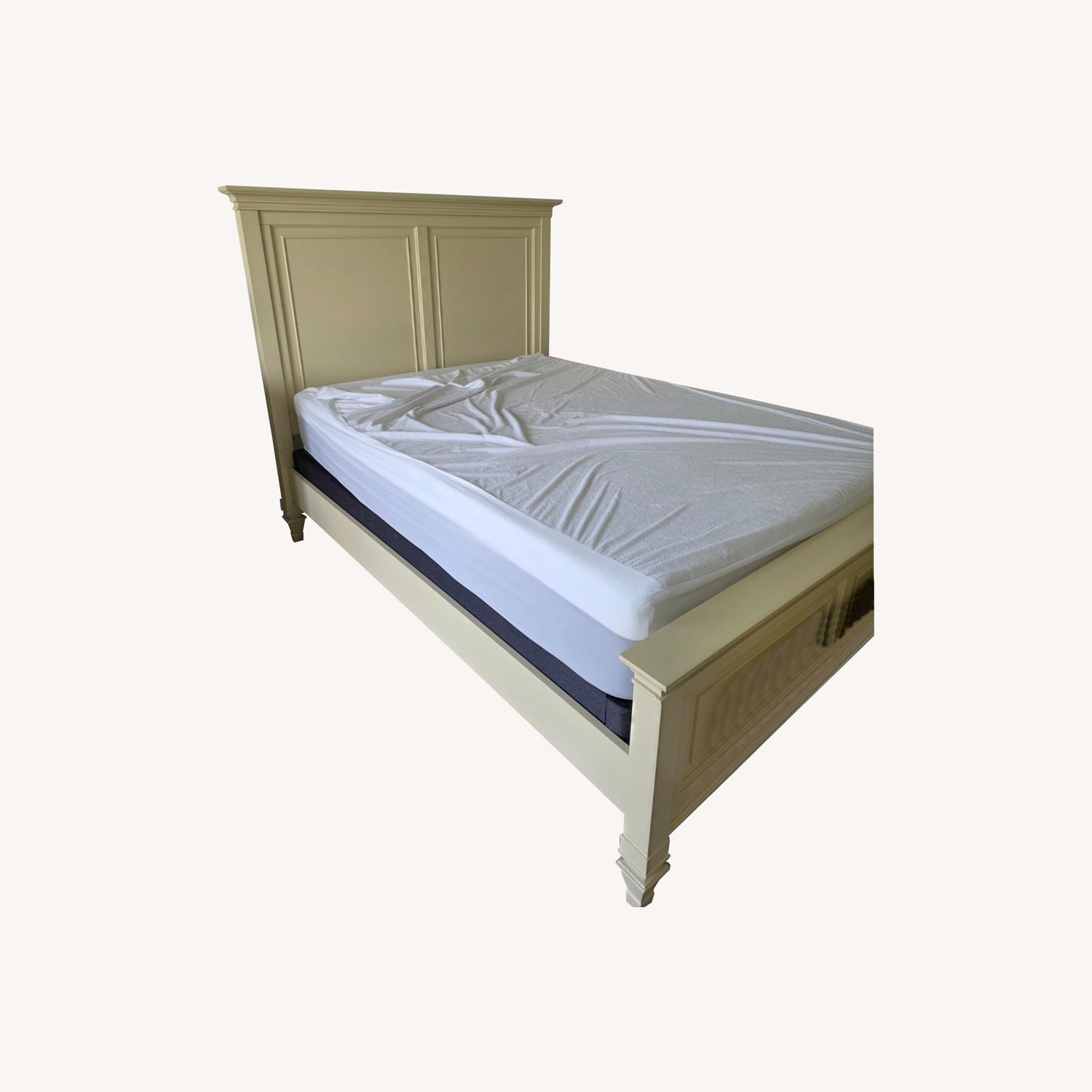 Raymour & Flanigan Bed - image-0
