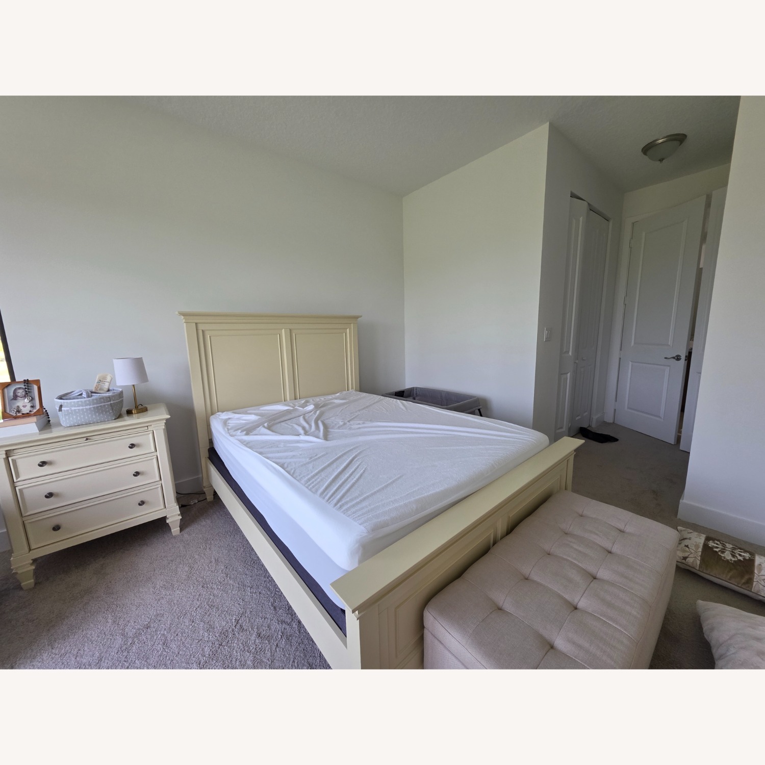 Raymour & Flanigan Bed - image-2