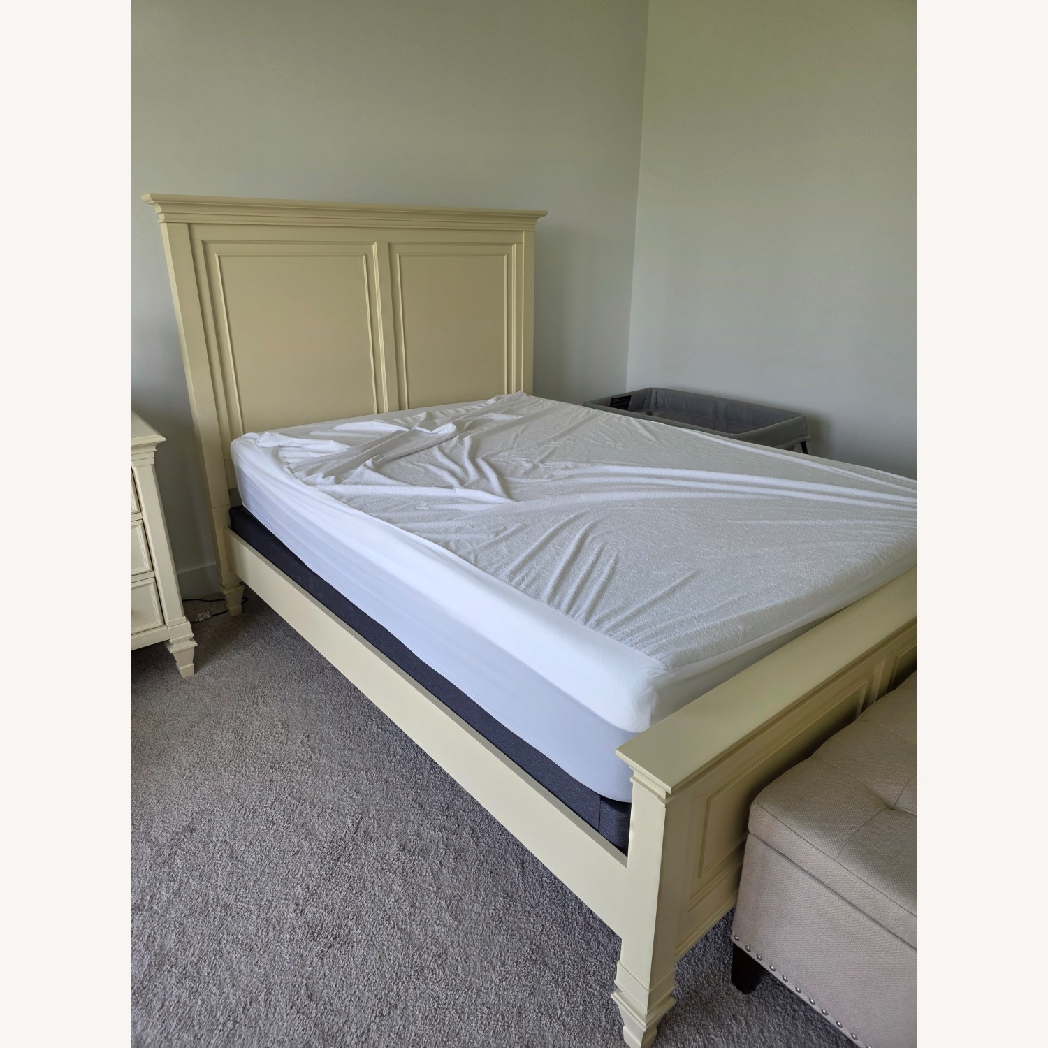 Raymour & Flanigan Bed - image-5